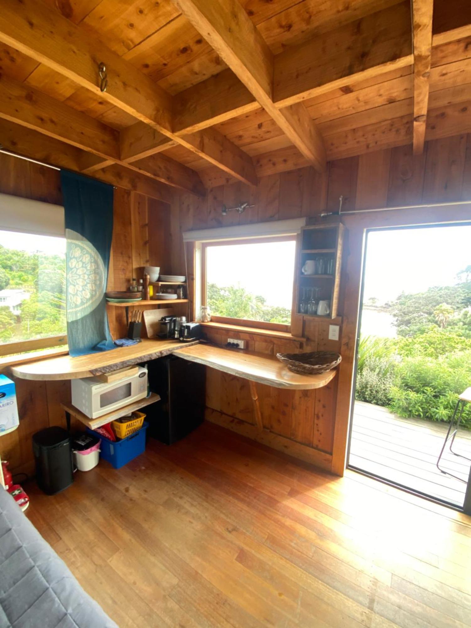 פאלם ביץ' Kereru Cabin - Spectacular Seaviews, Rustic, Glamping Eco Adventure מראה חיצוני תמונה