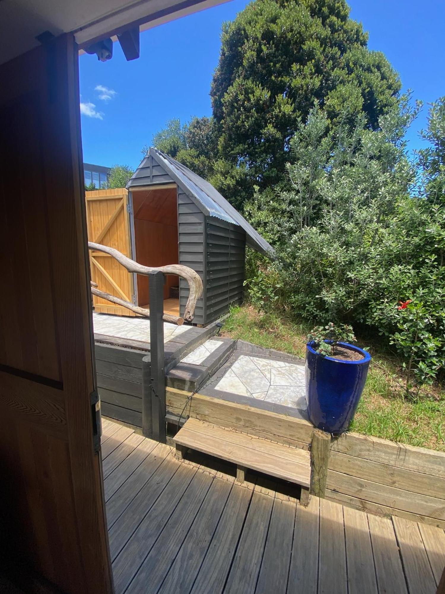 פאלם ביץ' Kereru Cabin - Spectacular Seaviews, Rustic, Glamping Eco Adventure מראה חיצוני תמונה
